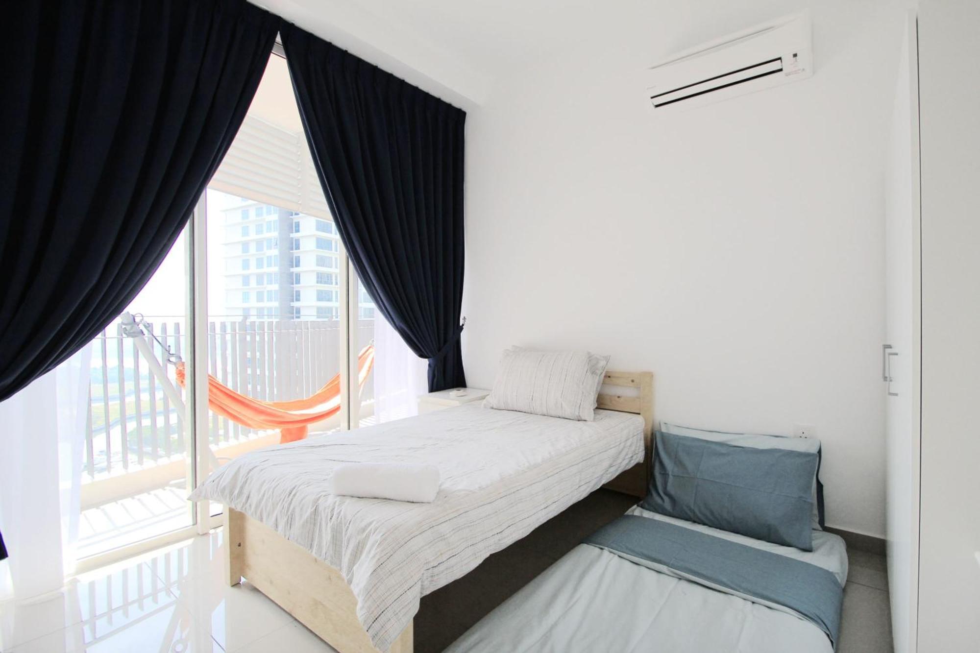 Ferienwohnung Cozy, High-Floor 2Br Apt Near Legoland Nusajaya  Exterior foto